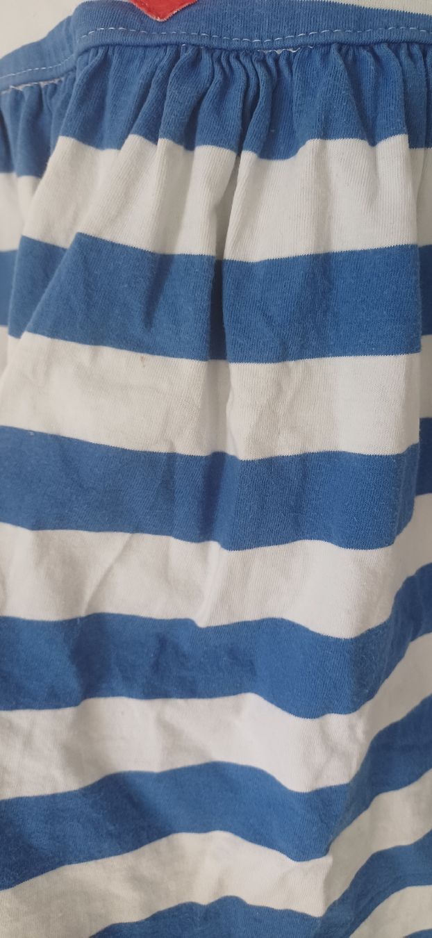 Robes et jupes: Kleid gestreift mit Herz Grösse 104 – D'occasion à Riniken par Lessy- 1