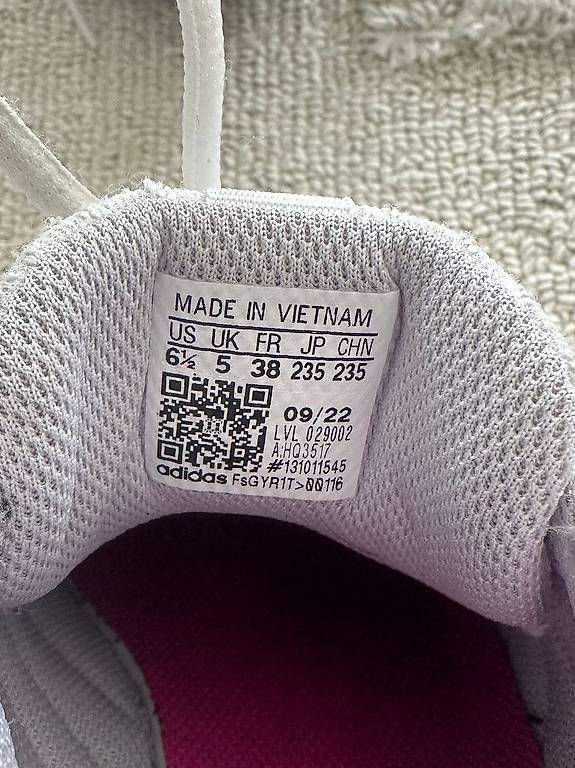 Scarpe per ragazze: Adidas Sportschuhe Mädchen Grösse 38 – Usato da Dörflingen venduto da Kendraa 2