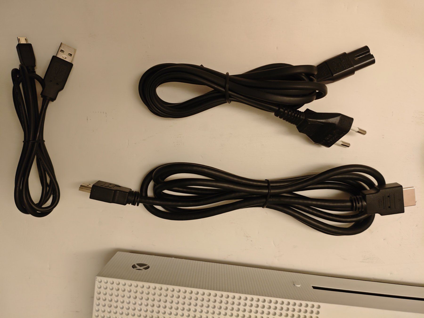 Microsoft Konsolen: Microsoft Xbox One S weiss mit Controller – Gebraucht aus Dübendorf von tho_v2cs 6