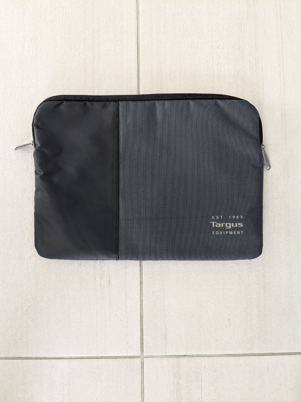 Koffer & Taschen: Housse ordinateur Targus noir gris – Gebraucht aus Vouvry von babalisto