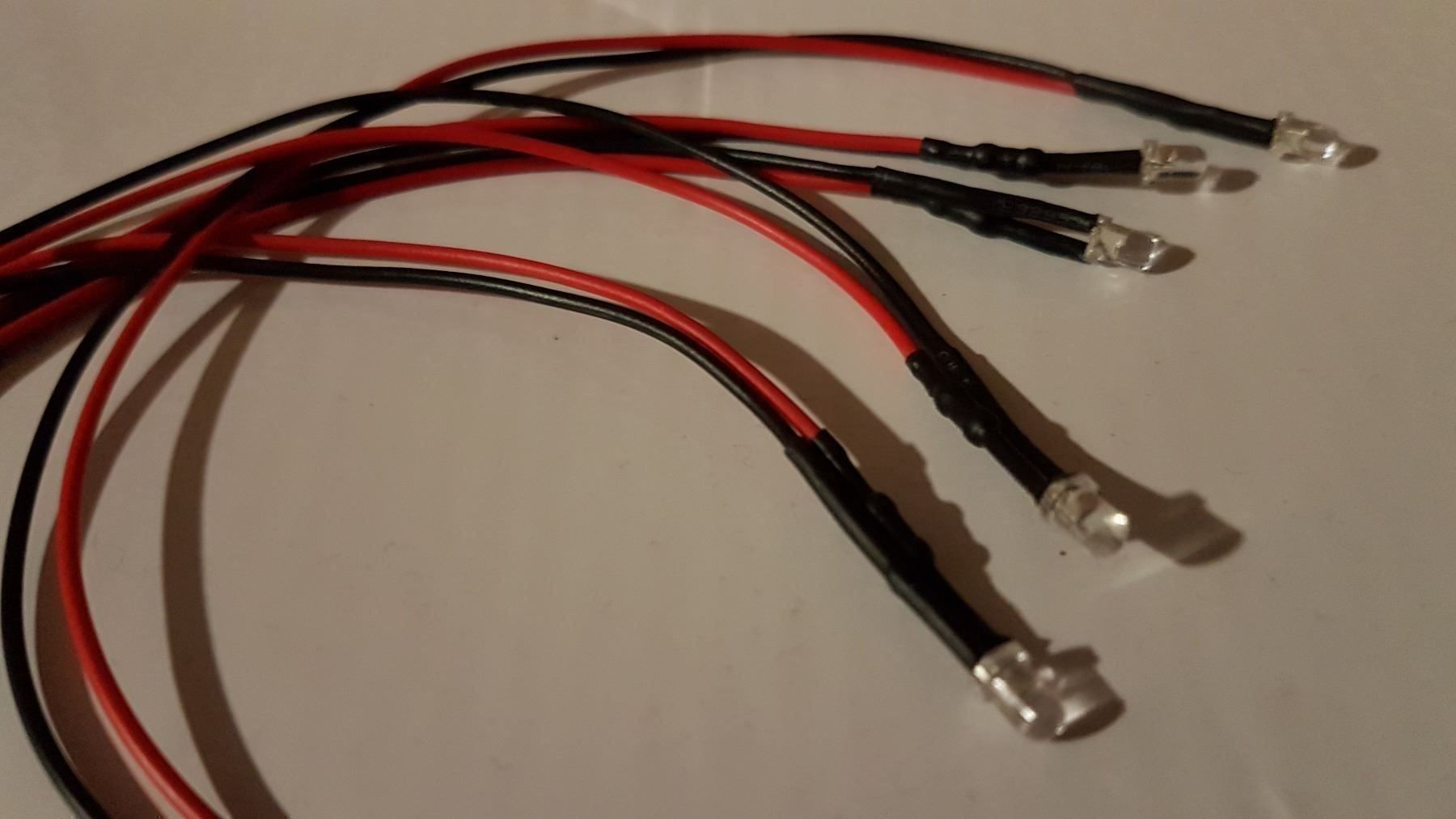 Modellini di ferrovie: Lot de 10 leds câblées vertes en 12V – Nuovo e nell'imballaggio originale da Saxon venduto da Sebdem