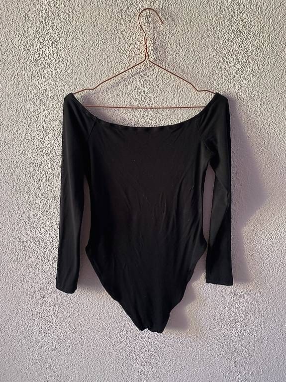 Top: Schulterfreier Schwarzer Body – Usato da Wahlen b. Laufen venduto da Jeanine_T 1