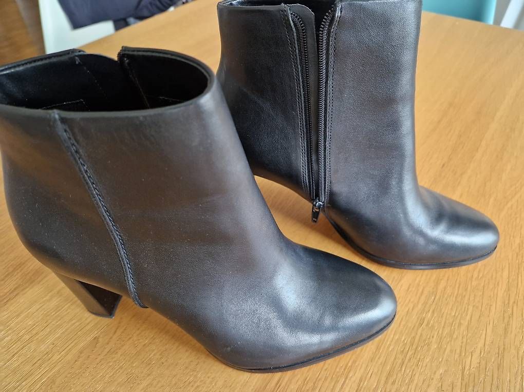 Scarpe da donna: Stiefeletten Clarks, Grösse 40 – Usato da Zürich venduto da _vici_