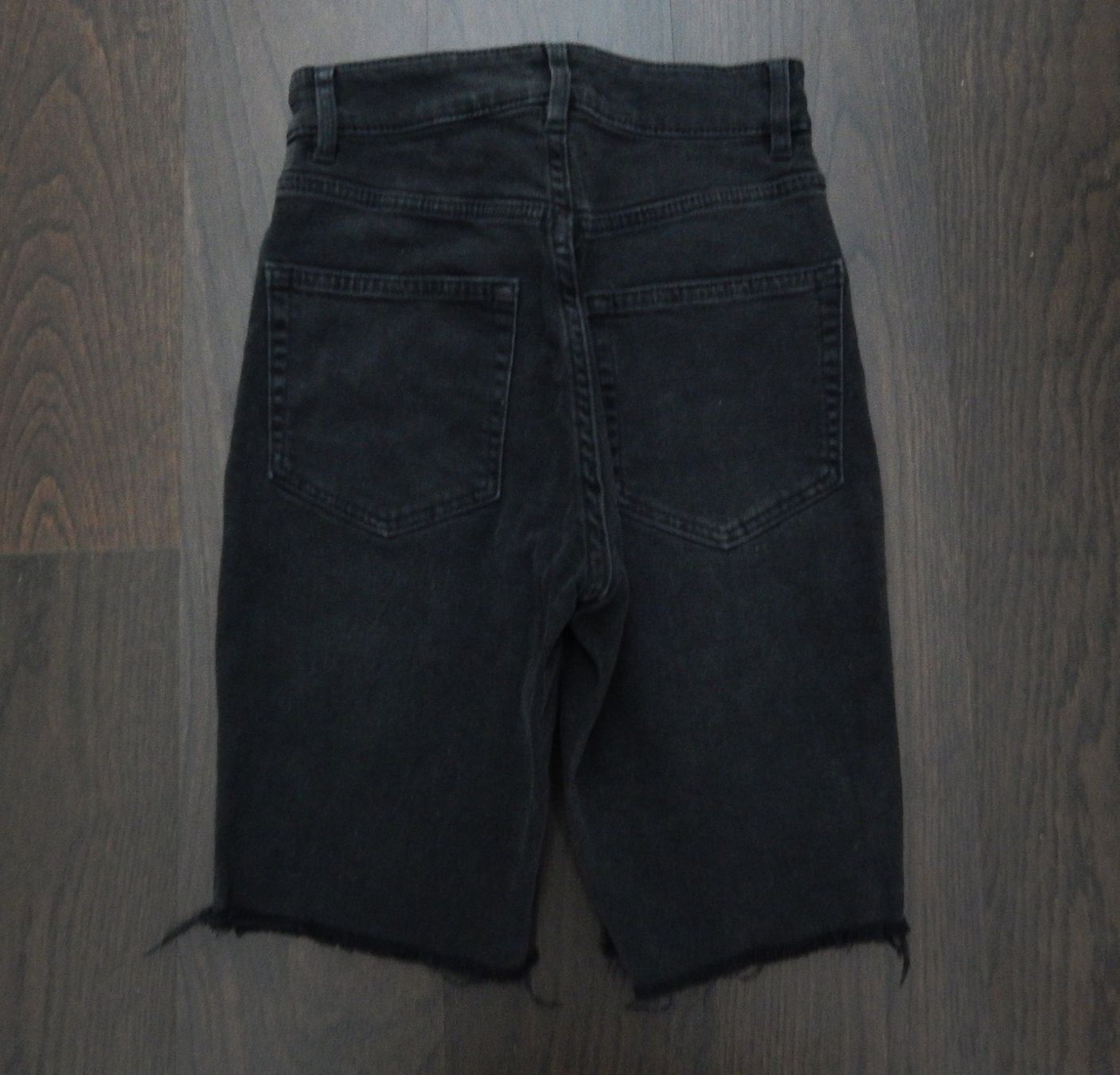 H&M Jeans: H&M DIVIDED Skinny Bermudas Gr. XXS – Usato da Tuggen venduto da vivira 4