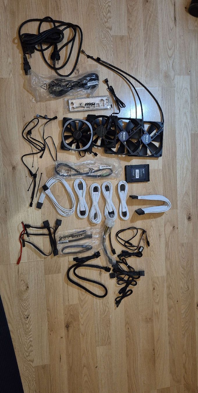 NZXT Composants électroniques: PC Komponenten Set NZXT Lüfter Kabel gebraucht – Défectueux à Schaffhausen par tschintonic