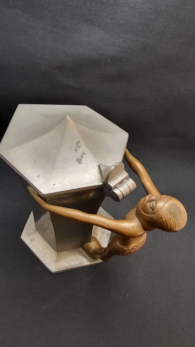 Statuette: Antike Zinnkanne mit figürlichem Griff – Usato da Basel venduto da spinne02 7