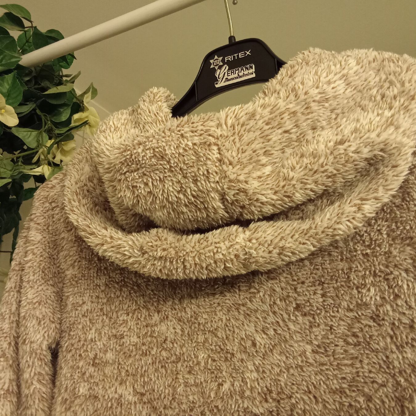 Naketano Pullover & Sweatshirts: Damen Pullover, Grösse S/M  -  Farbe:  beige/braun – Gebraucht aus Frauenfeld von clausi 1