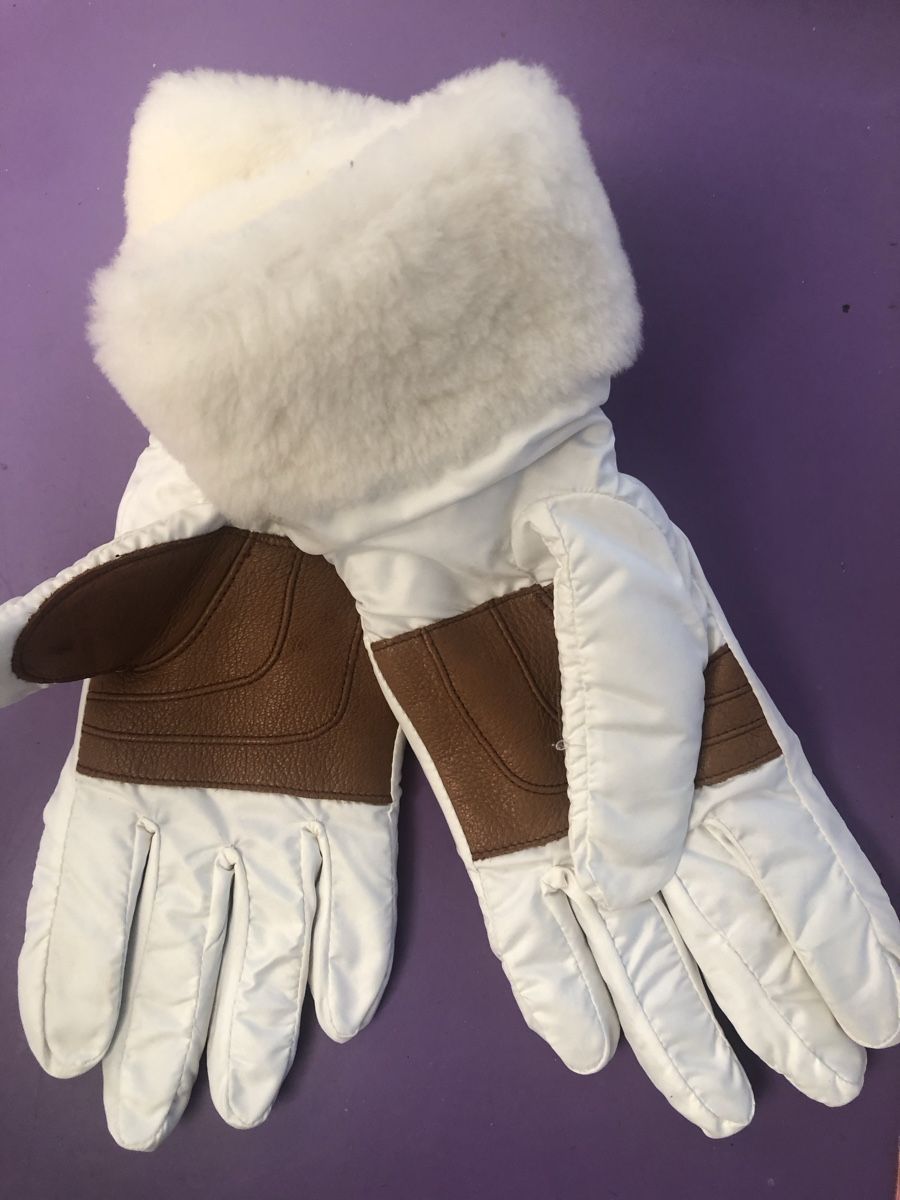 Ugg Guanti & manicotti: Handschuhe GGL – Nuovo (secondo la descrizione) da Solothurn venduto da galinka 1