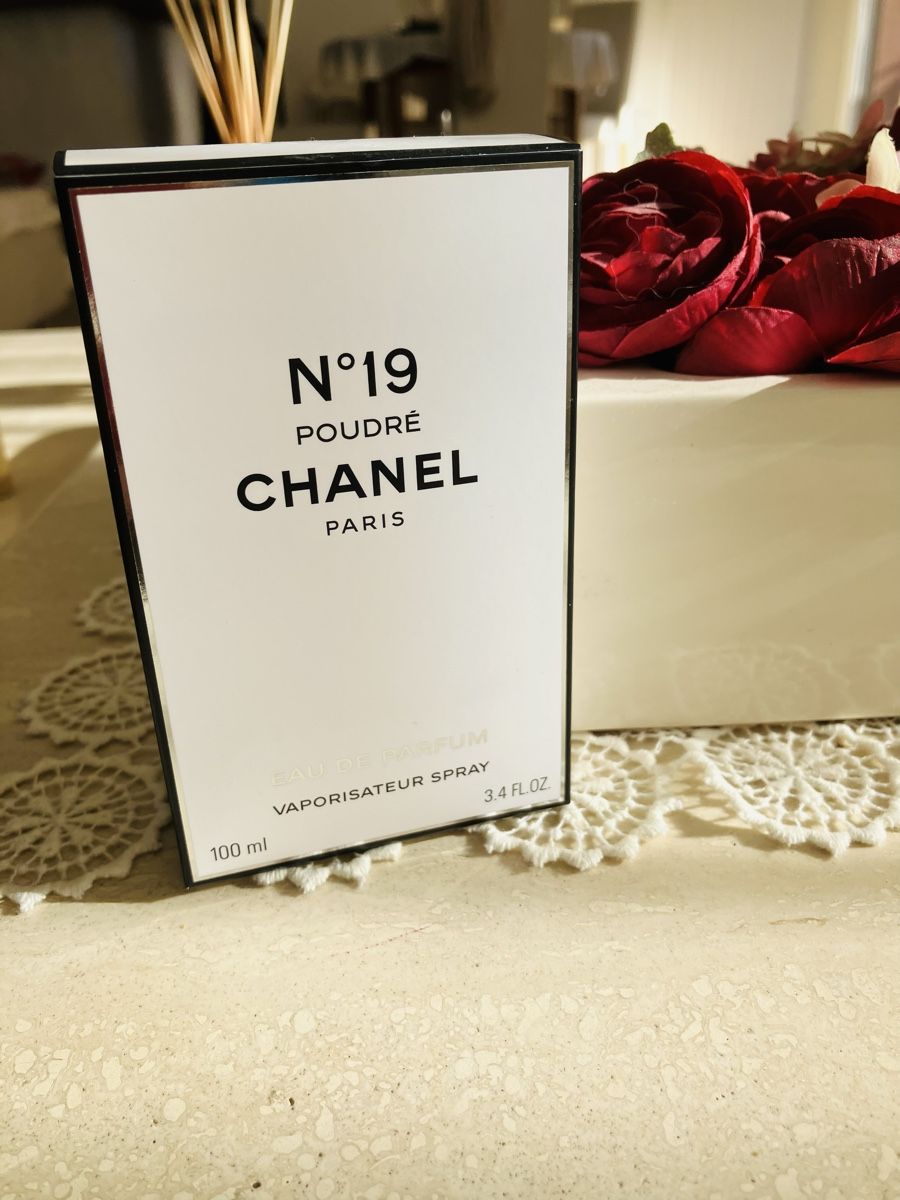 Chanel Profumi & Eau de Toilette: CHANEL 19 poudré eau de parfum – Nuovo (secondo la descrizione) da Clarens venduto da Piluka 4