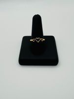 Golden farbiger Ring mit kleinen Herzen / Grösse: 59