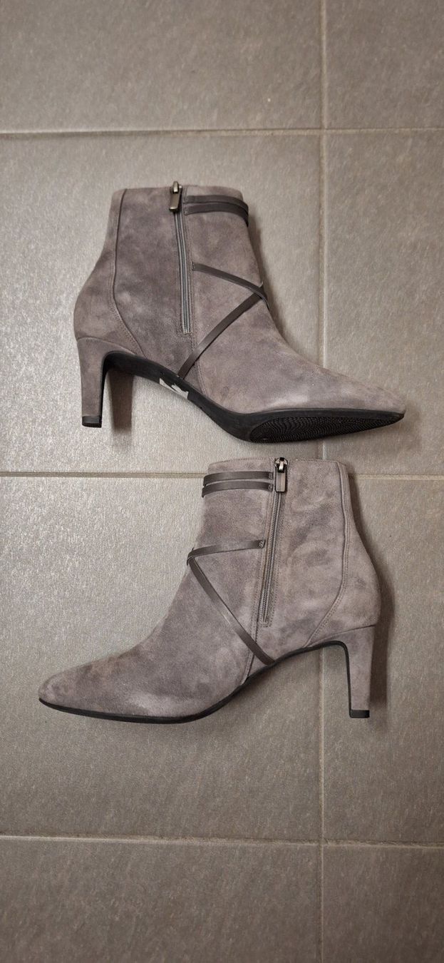 Clarks Scarpe da donna: Clarks, bottine grise / graue Stiefelette – Nuovo e nell'imballaggio originale da Lussery-Villars venduto da pousinete02 3