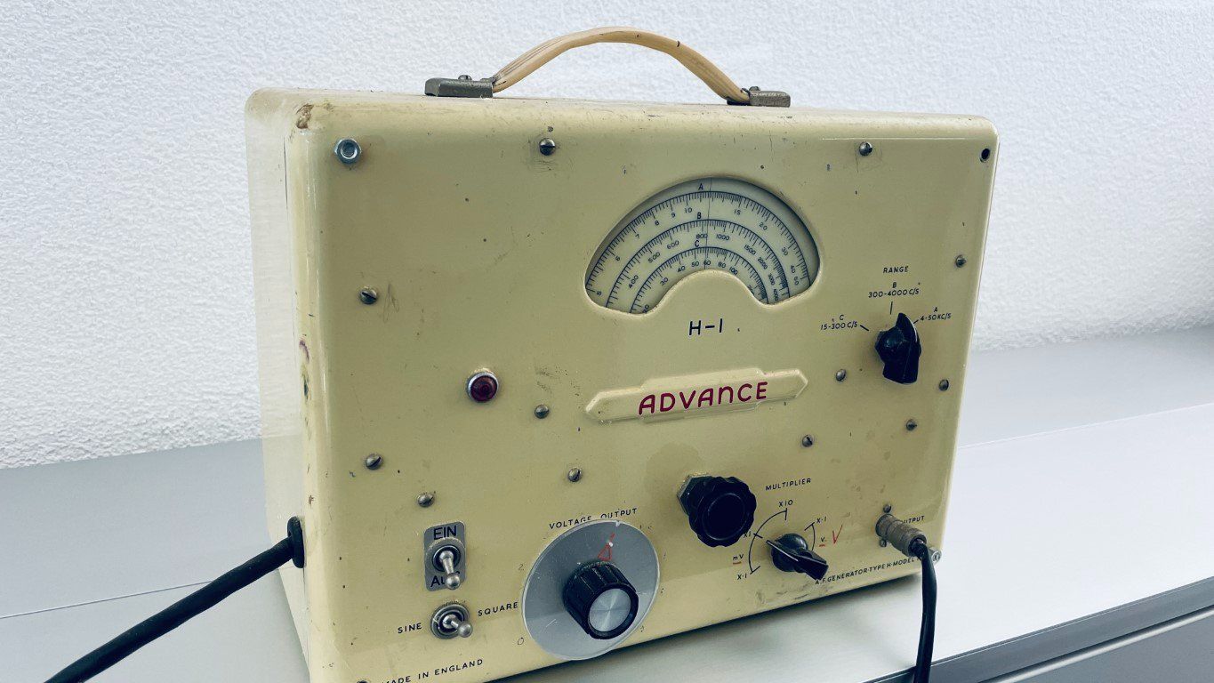 Stromgeneratoren: Antiker Signalgenerator – Gebraucht aus Hilterfingen von Tomz