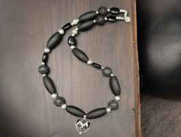 Unikat 💎 Halskette Lava und schwarze Harzperlen mit Herz