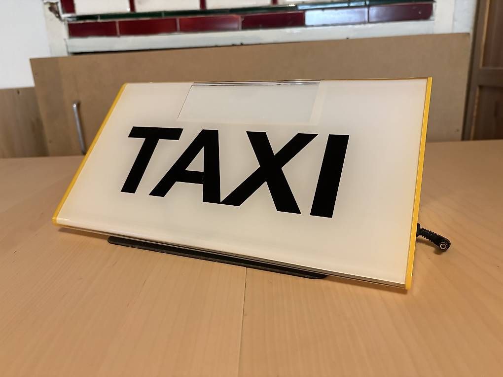 Tutti i DVDs: Insegna TAXI – Usato da Certara venduto da Andy6950