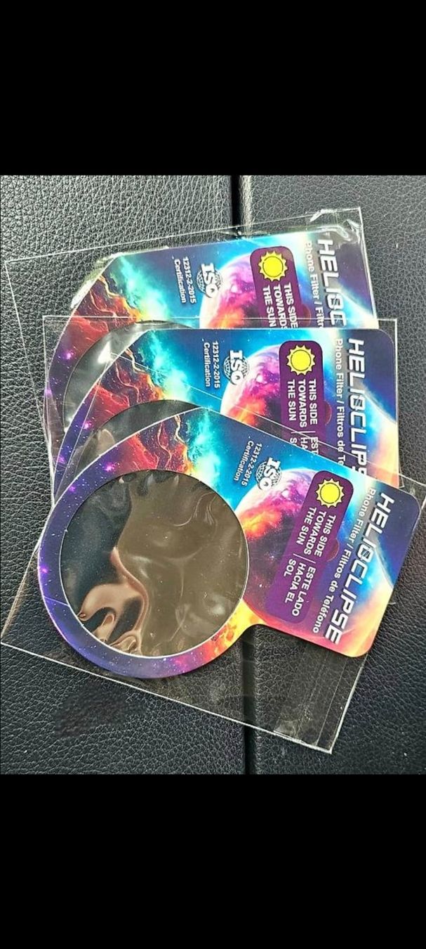 Occhiali & Lenti: Sonnenfinsternis Brille und Handykamera-Filter/ Eclipse Pack – Nuovo e nell'imballaggio originale da Uster venduto da D.Dara 1