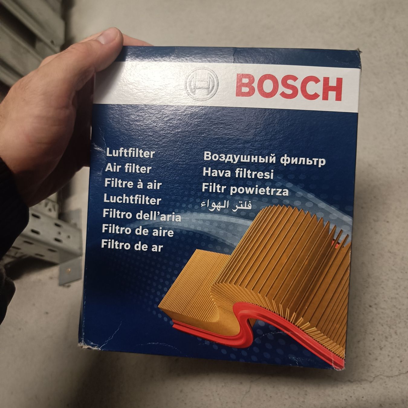 Audi Tutti pezzi di ricambio auto: Mann Luftfilter für Audi – Nuovo e nell'imballaggio originale da Rheinfelden venduto da FloakaGlare