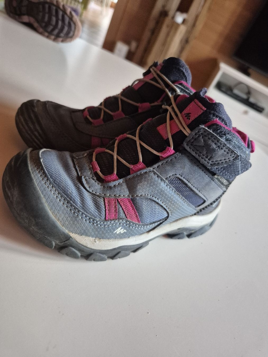 Decathlon Scarpe per ragazzi: Quechua Trekking Schuhe Kinder 28 – Usato da Wynigen venduto da La_Talpa