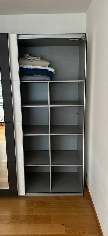 Armoires: Kleiderschrank – D'occasion à Zürich par artflck 4