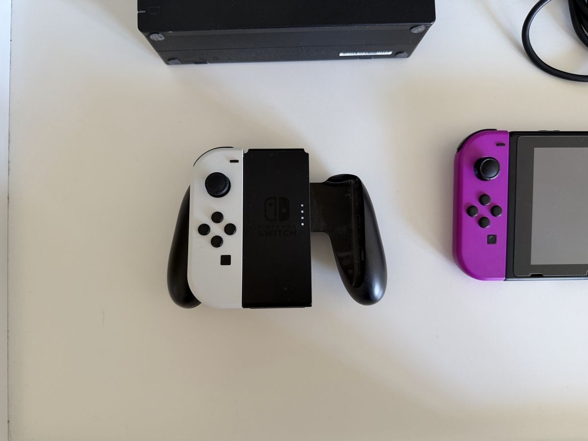 Nintendo Console: Nintendo Switch with 3 Joycons and Dock – Usato da Carouge GE venduto da yanishagen 3
