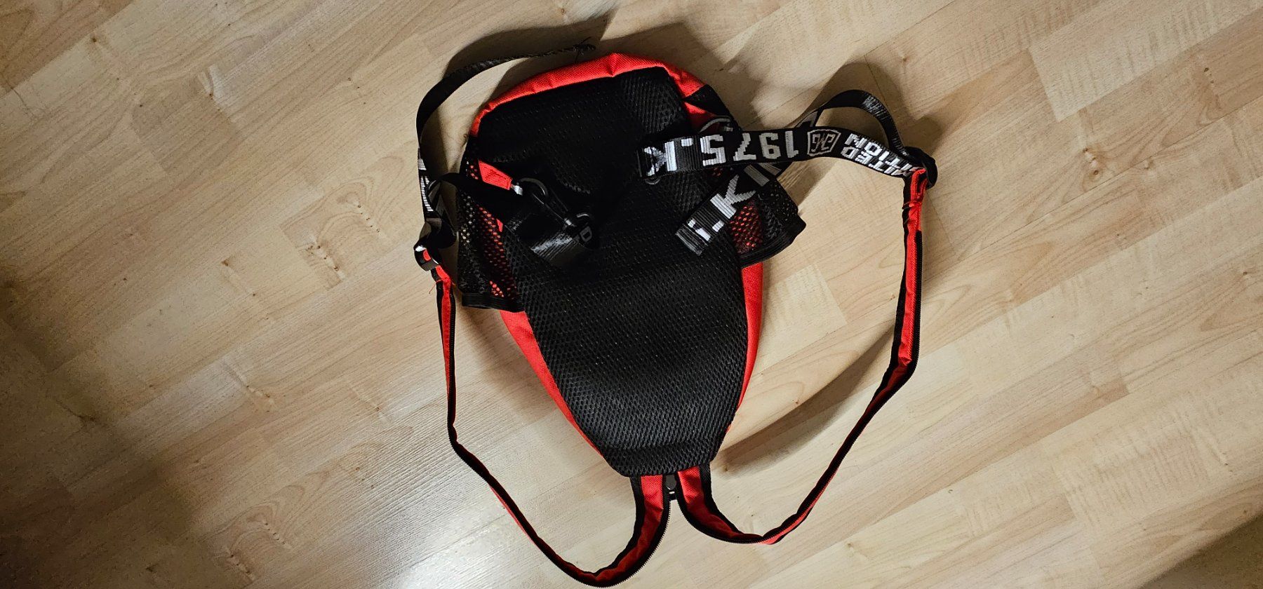 Zaini: Rote Diagonale Seitentasche (Rucksack) – Nuovo e nell'imballaggio originale da Büttikon AG venduto da PAM120319 4