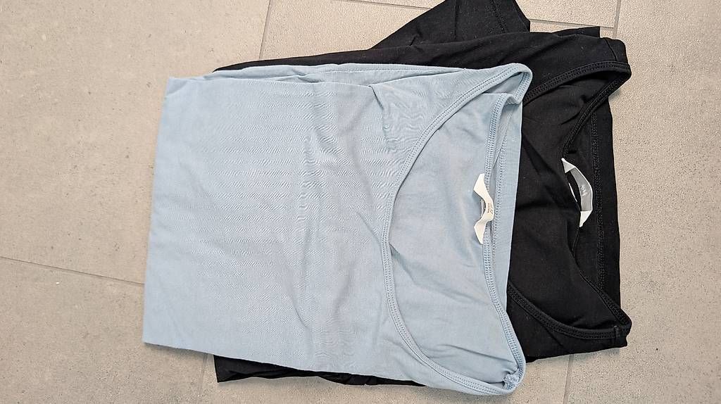 T-shirts: Langarm Schwangerschaftsshirt M – D'occasion à Zürich par albalm