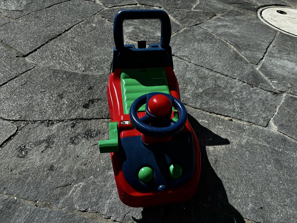 Veicoli per bambini: Kleinkinder-Auto - leicht beschädigt – Usato da Riggisberg venduto da Mat141 1
