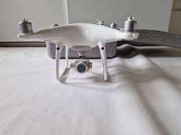 DROHNE: DJI Phantom 4 Pro