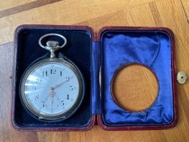 Antike Schweizer Taschenuhr mit „Carriage"-Etui 1880–1910