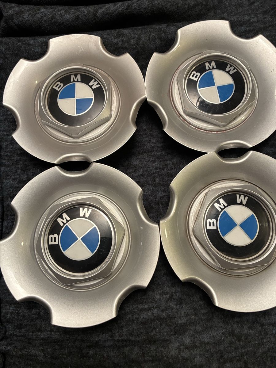 BMW Tutti pezzi di ricambio auto: BMW E53 X5 Nabenkappen – Usato da Grenchen venduto da Netii10