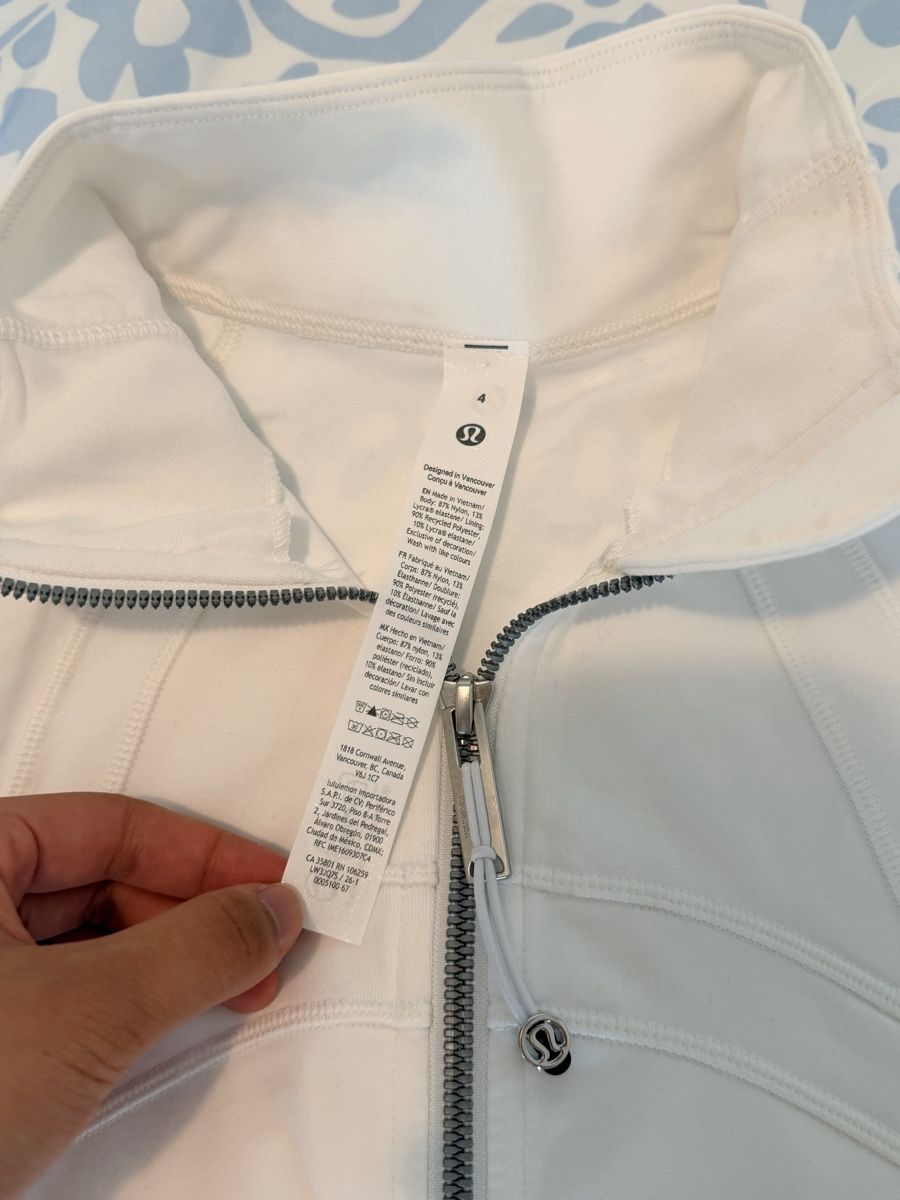 Lululemon Vestes: NEW BNWT lululemon Define Track Jacket Luon -size4 – Neuf (Voir description) à Regensdorf par Let-me-win-please 2