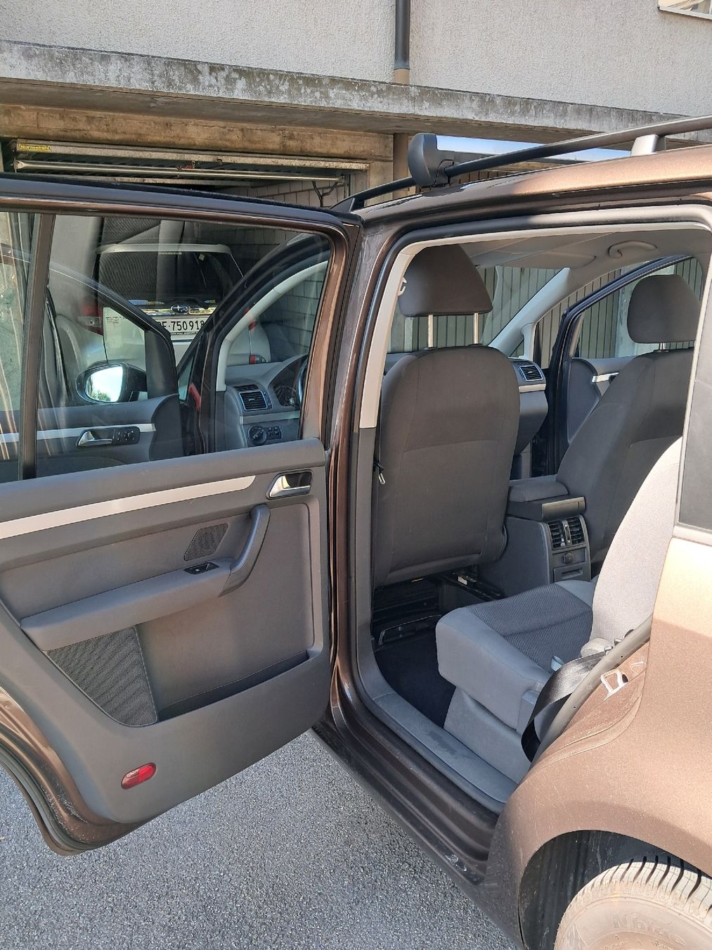 VW Automobili: VW Touran 1.2 TSI 2011 – Usato da Heimberg venduto da Tmutzli 4