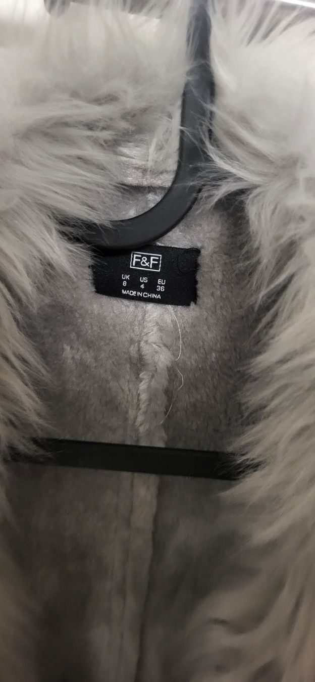 Giacche: Fake Fur Jacket Gray S -y2k – Nuovo (secondo la descrizione) da Buchs AG venduto da sxf96 1