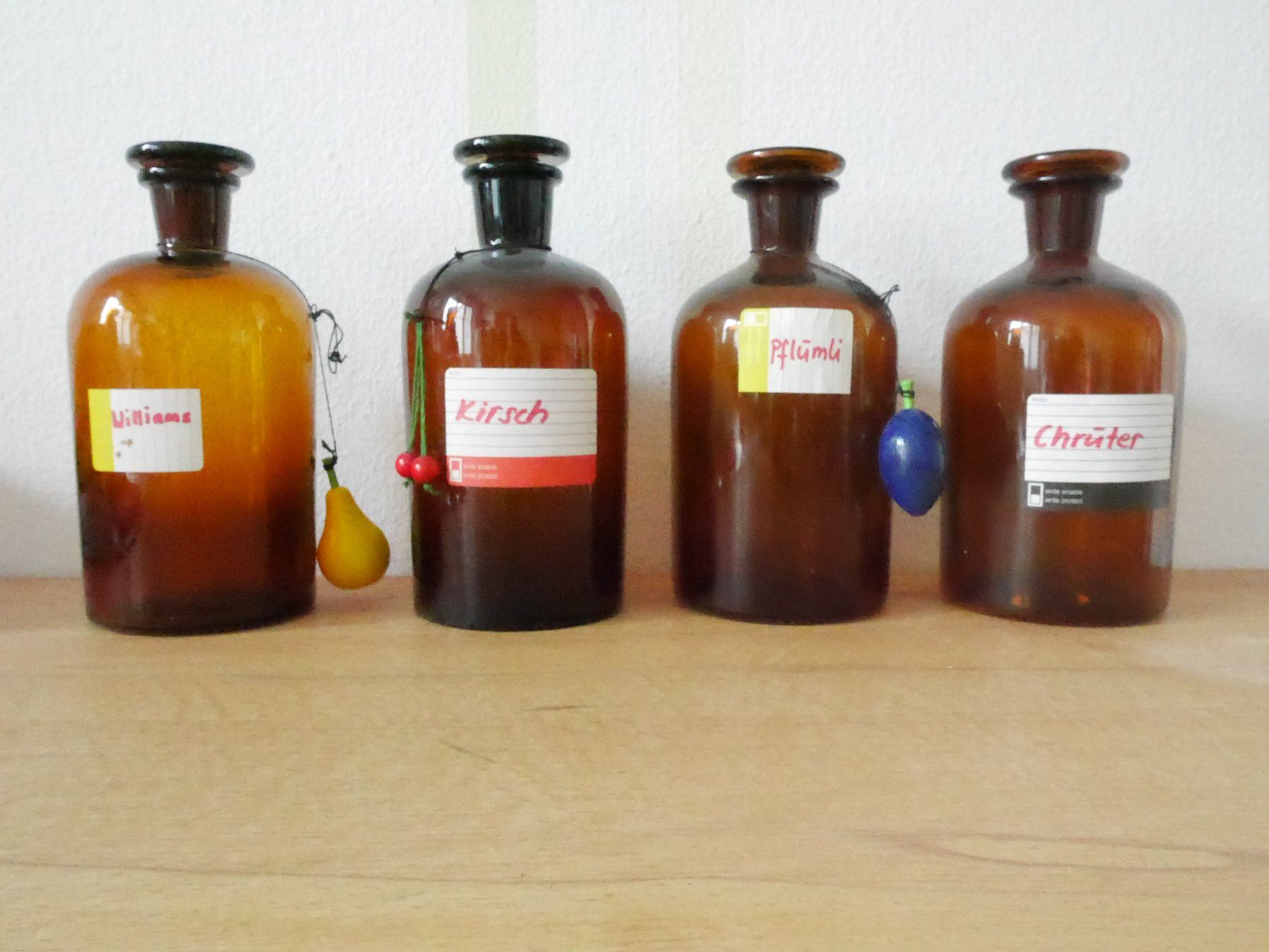Laborzubehör: 4 antike Apothekerflaschen, Sammlung, Bar etc. – Gebraucht aus Herzogenbuchsee von fuckjava