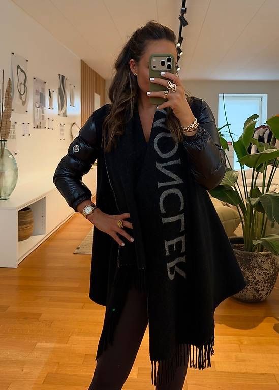Moncler Manteaux: MONCLER MANTEL BLACK – Neuf (Voir description) à Schwyz par bofb