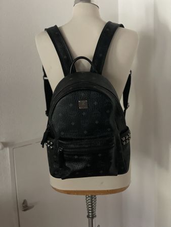 MCM Rucksack schwarz Leder Nieten 73970 top Zustand