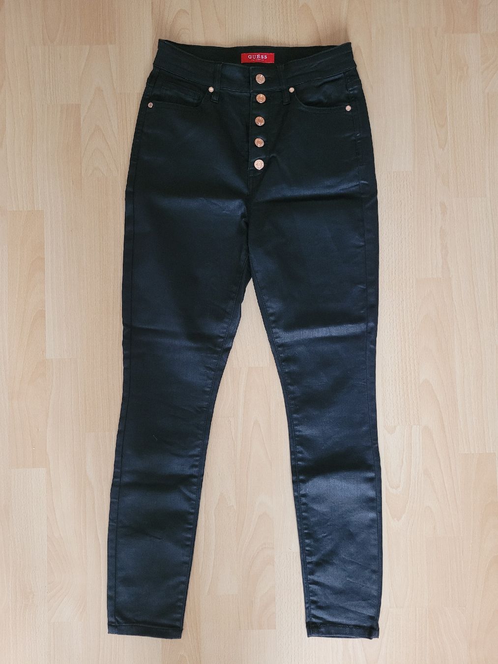 Guess Pantalons: Hose Guess gr. 38 – D'occasion à Inwil par Flower2325