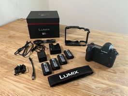 Panasonic Lumix S1H Kamera inkl. 4x Akkus & Cage