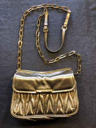 miu miu Umhängetasche gold
