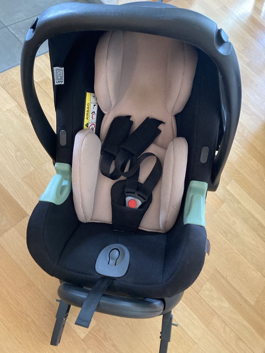 ABC Design Seggiolini per auto: Babyschale mit Isofixstation ABC Tulip – Usato da Oberwil Lieli venduto da PIXO84