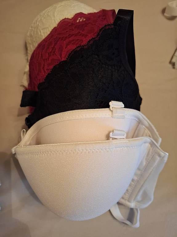 Autres dessous: BH Neu versch.Farbe 13 Stück – D'occasion à Münchenstein par Salvis_68 2