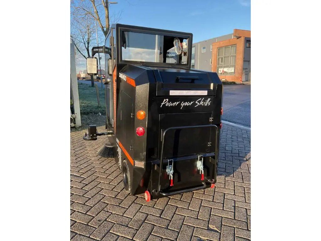 Daewoo Tutte le macchine: Kehrmaschine Daewoo DAS100 – Nuovo (secondo la descrizione) da Buchs ZH venduto da lukas_6708 1