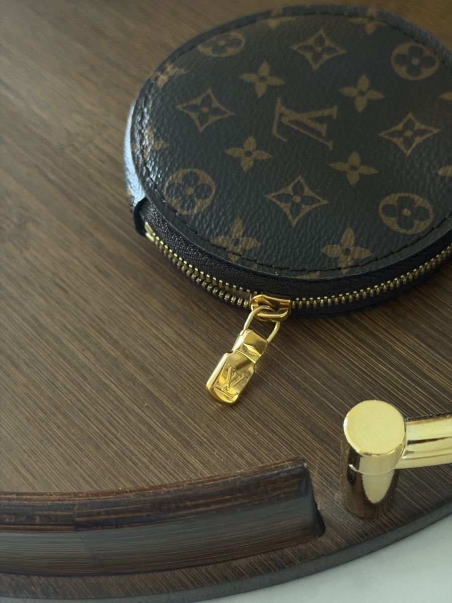 Louis Vuitton Borse da donna: Louis Vuitton round pouche – Nuovo (secondo la descrizione) da Winterthur venduto da JetiD 2