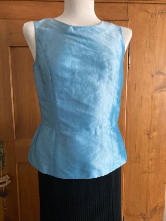 Heine:  elegantes 100% Seidentop, Gr. 36, Eis-blau