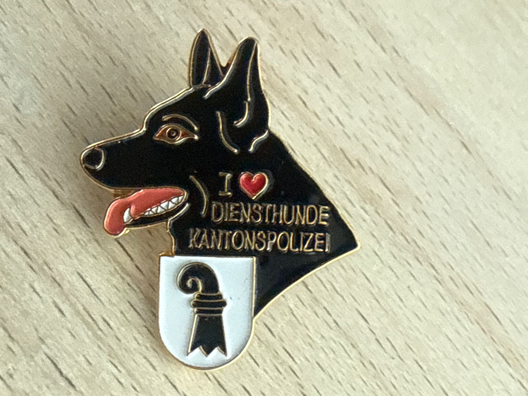 Plaquettes & Badges: Pin Diensthunde Kantonspolizei Basel – D'occasion à Glattbrugg par Schweigmatt
