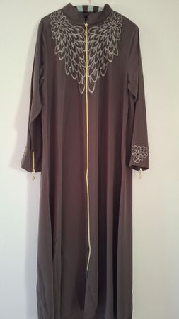 Mileny Kleid braun Grösse 42 mit Stickerei und Zips