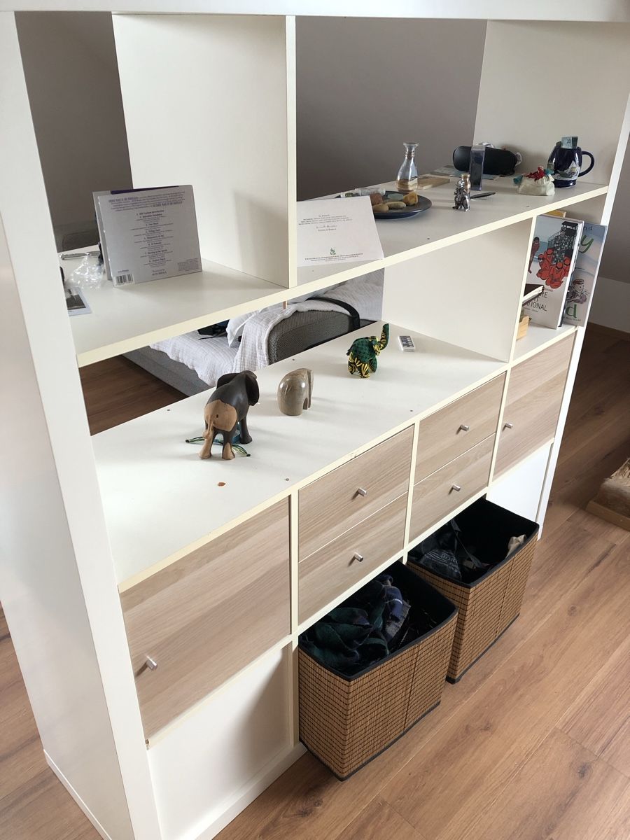 Scaffali: Bookcase with 4 drawers, 4 door-compartments and 2 baskets. – Usato da Binningen venduto da Carlos_CruCar