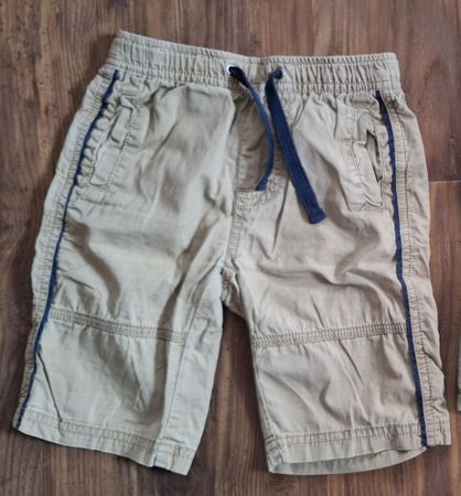 Kurze Hosen beige Grösse 104 mit Kordelzug 