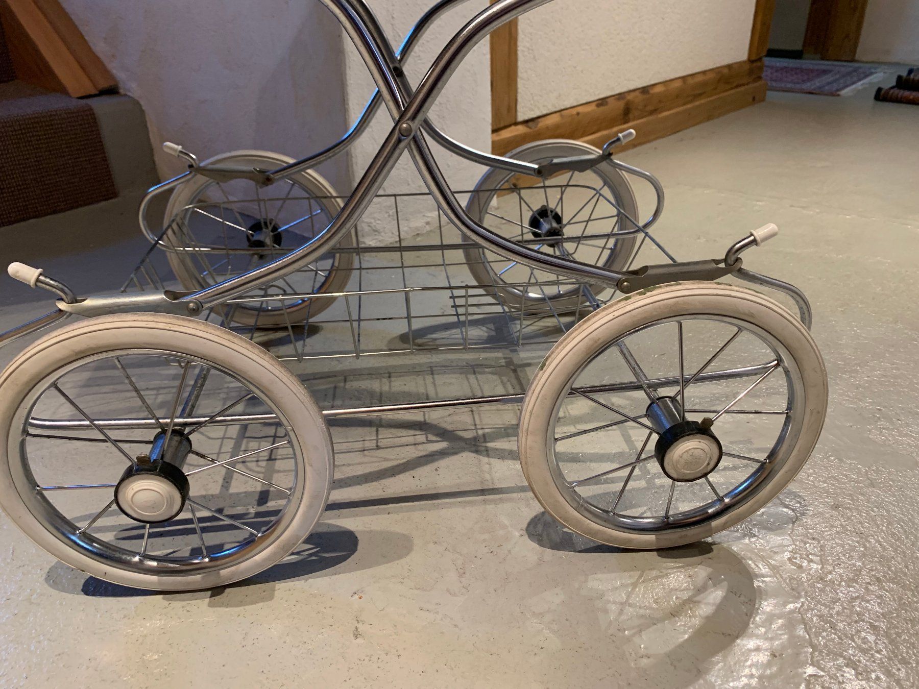 Carrozzine per bambole: alter Puppenwagen mit Puppe – Usato da Hattenhausen venduto da Topas00 5