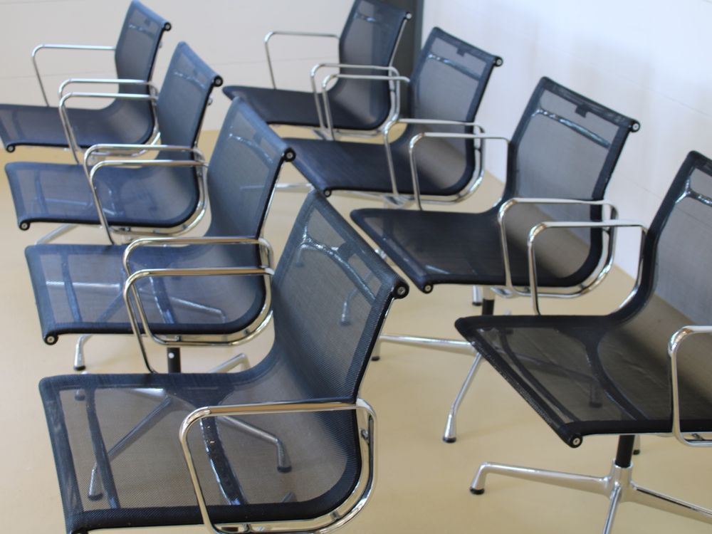 Vitra Eames Stühle EA108,  Netz schwarz 9