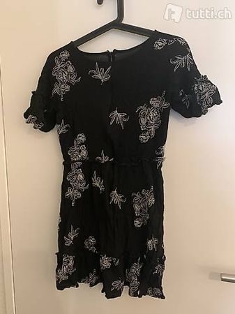 Elegant dress with Embroidery details